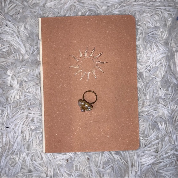 Vintage costume jewelry ring - Picture 1 of 3